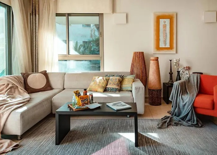 North Tel Aviv Jewel 3Br+Parking W/ Terrace - Berrystays