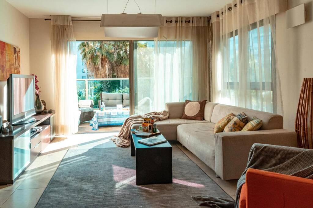 Apartment North Jewel 3br+parking W/ Terrace - Berrystays Tel Aviv